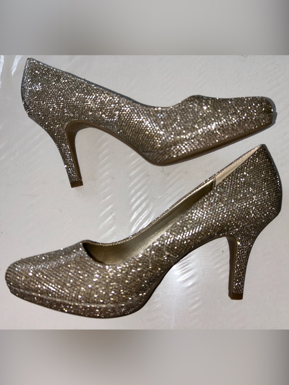 NWOB Bandolino Women's Glitter Pointed Heels in Gold